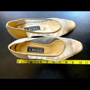 J.Renee' Ladies SZ 8.5 A Champagne shoes